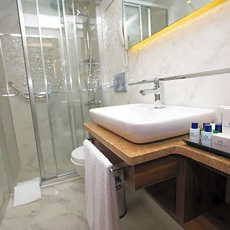 Gueler Park 4*